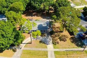 303 Shore Dr W, Oldsmar, FL 34677 - Photo 3