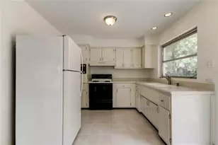 303 Shore Dr W, Oldsmar, FL 34677 - Photo 17