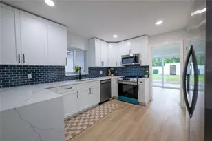 1720 SE Lambright St, Tampa, FL 33610 - Photo 11