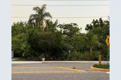 600 38th Avenue N, Saint Petersburg, FL 33704 - Photo 1