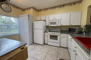 35219 Janine Dr, Zephyrhills, FL 33541 - Photo 9