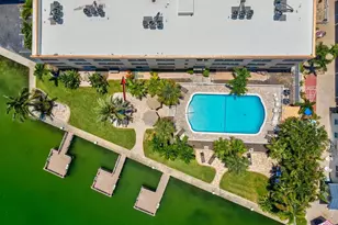 10265 Gulf Blvd, Treasure Island, FL 33706 - Photo 3