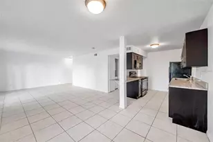 107 Sea Horse Dr SE, Saint Petersburg, FL 33705 - Photo 5