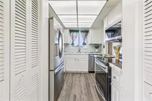 8950 Park Blvd, Seminole, FL 33777 - Photo 17