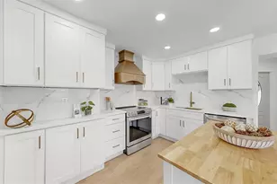 424 Doric Ct, Tarpon Springs, FL 34689 - Photo 9