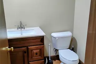 11721 Raintree Dr, Tampa, FL 33617 - Photo 9