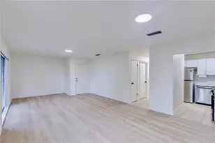 13718 Orange Sunset Dr, Tampa, FL 33618 - Photo 7