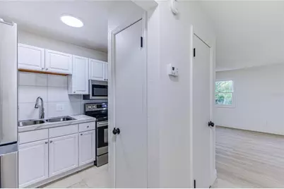 13718 Orange Sunset Drive #202, Tampa, FL 33618 - Photo 11