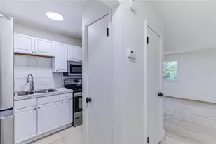13718 Orange Sunset Dr, Tampa, FL 33618 - Photo 11
