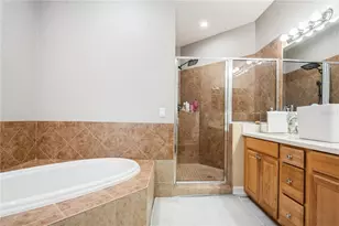 10422 La Mirage Ct, Tampa, FL 33615 - Photo 23
