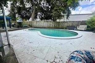 6374 Hampton Dr N, Saint Petersburg, FL 33710 - Photo 35