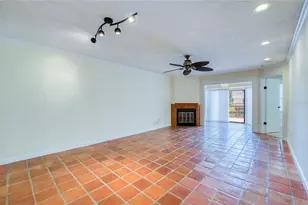 10410 La Mirage Ct, Tampa, FL 33615 - Photo 9