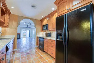 10410 La Mirage Ct, Tampa, FL 33615 - Photo 7