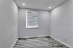 2107 E 93rd Ave, Tampa, FL 33612 - Photo 9