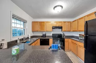 121 Sea Horse Dr SE, Saint Petersburg, FL 33705 - Photo 9