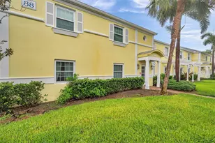 121 Sea Horse Dr SE, Saint Petersburg, FL 33705 - Photo 1