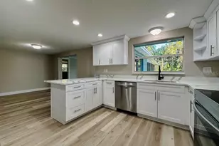 823 Riverside Dr, Tarpon Springs, FL 34689 - Photo 5