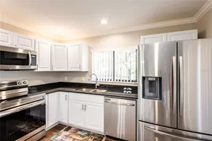 15239 W Pond Woods Dr, Tampa, FL 33618 - Photo 13