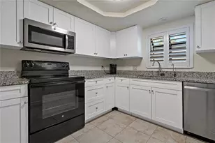 300 S Florida Ave, Tarpon Springs, FL 34689 - Photo 13