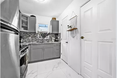 7300 38th Avenue N, Saint Petersburg, FL 33710 - Photo 9