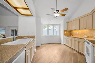 10479 Longwood Dr, Seminole, FL 33777 - Photo 11