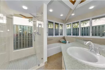 10479 Longwood Drive, Seminole, FL 33777 - Photo 23