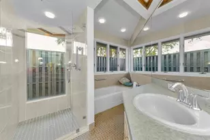10479 Longwood Dr, Seminole, FL 33777 - Photo 23