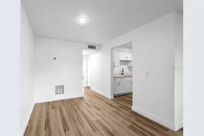 9209 Tudor Drive #C104, Tampa, FL 33615 - Photo 5