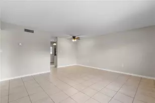 201 Pine Violet Ct, Tampa, FL 33612 - Photo 13