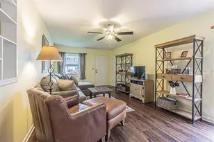 1130 Orange Tree Cir W, Palm Harbor, FL 34684 - Photo 5