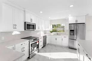 316 Shore Dr E, Oldsmar, FL 34677 - Photo 9