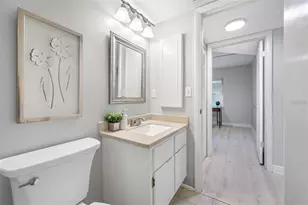 1100 E Bay Dr, Largo, FL 33770 - Photo 21