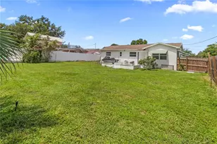 1717 Oxford St N, Saint Petersburg, FL 33710 - Photo 25