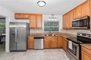 1717 Oxford St N, Saint Petersburg, FL 33710 - Photo 11