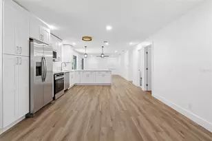 2512 Lake Ellen Cir, Tampa, FL 33618 - Photo 17