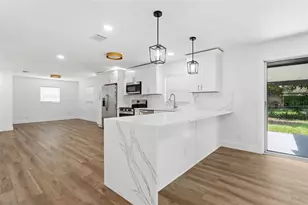 2512 Lake Ellen Cir, Tampa, FL 33618 - Photo 11