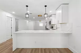 2512 Lake Ellen Cir, Tampa, FL 33618 - Photo 13