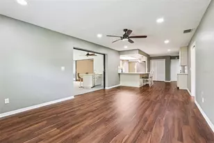 1812 New Bedford Dr, Sun City Center, FL 33573 - Photo 9