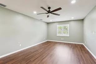 1812 New Bedford Dr, Sun City Center, FL 33573 - Photo 15