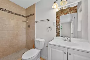 3701 60th St N, Saint Petersburg, FL 33710 - Photo 23