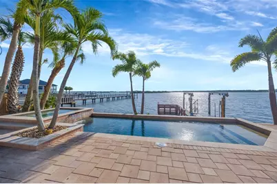 8400 35th Avenue N, Saint Petersburg, FL 33710 - Photo 1