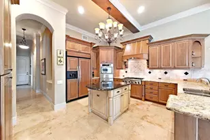 1097 Eden Isle Dr NE, Saint Petersburg, FL 33704 - Photo 19