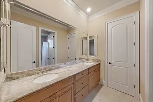 1097 Eden Isle Dr NE, Saint Petersburg, FL 33704 - Photo 43