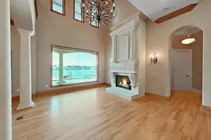 1097 Eden Isle Dr NE, Saint Petersburg, FL 33704 - Photo 15