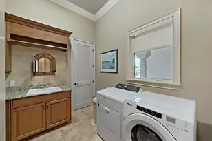 1097 Eden Isle Dr NE, Saint Petersburg, FL 33704 - Photo 39