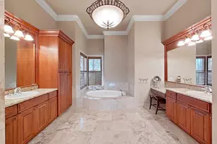 1097 Eden Isle Dr NE, Saint Petersburg, FL 33704 - Photo 23