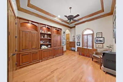 1097 Eden Isle Drive NE, Saint Petersburg, FL 33704 - Photo 23