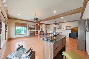 1097 Eden Isle Dr NE, Saint Petersburg, FL 33704 - Photo 43