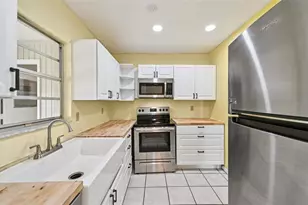 1908 Canterbury Ln, Sun City Center, FL 33573 - Photo 13