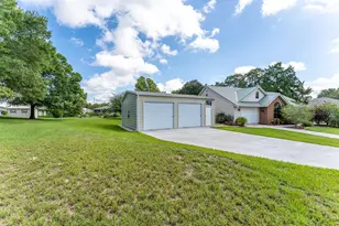8725 E Rosemont Ct, Inverness, FL 34450 - Photo 3
